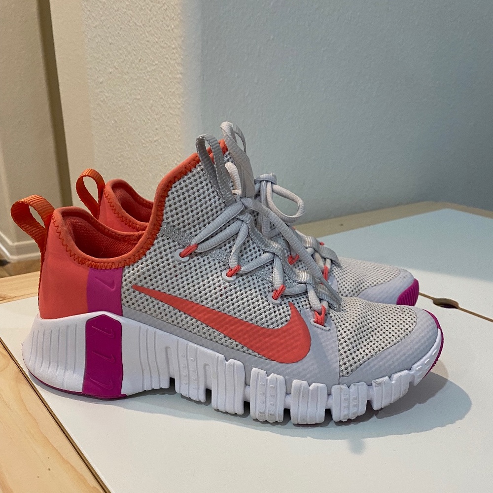 Womens Nike Training Shoes Sz 8